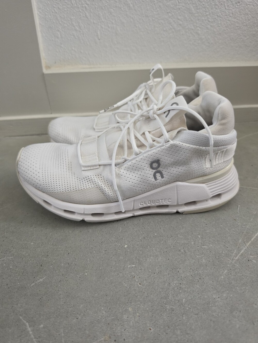 Womens On Cloud Tennis Shoes